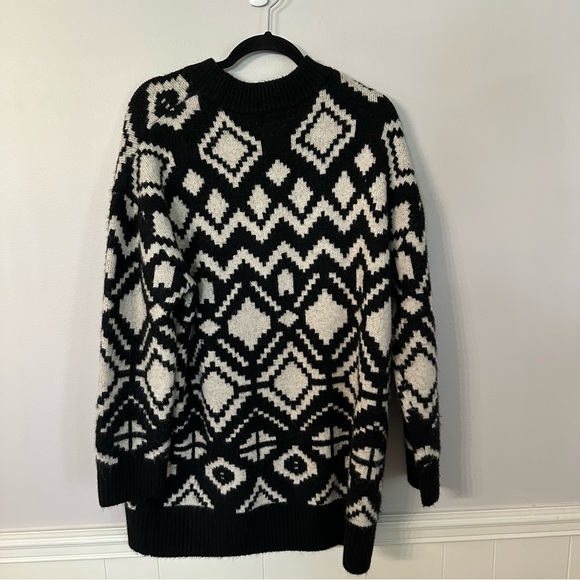 H&M Women’s Long Sleeve Black & Cream Crewneck Wool Blend Aztec Tunic Sz L GUC - Picture 7 of 7